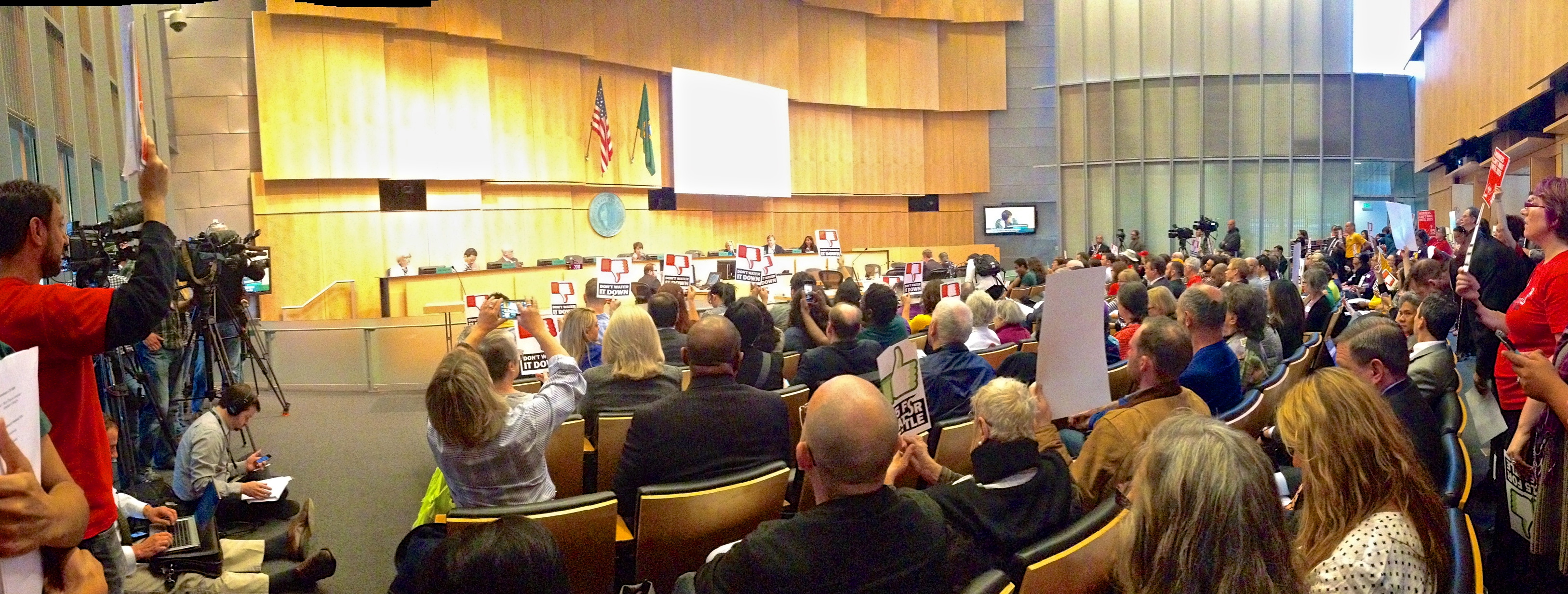 $15/hour minimum wage proposal passes through Seattle City Council's committee with a unanimous vote. 